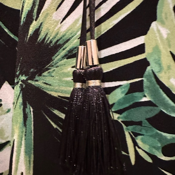 White House Black Market Green and Black Sleeveless Tie Front Tank Top - Picture 3 of 4